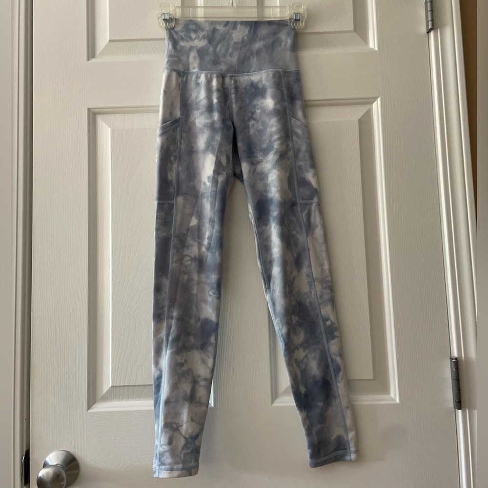 Leggings, Worn a couple times, no stains/smells, good condition, side pockets!!